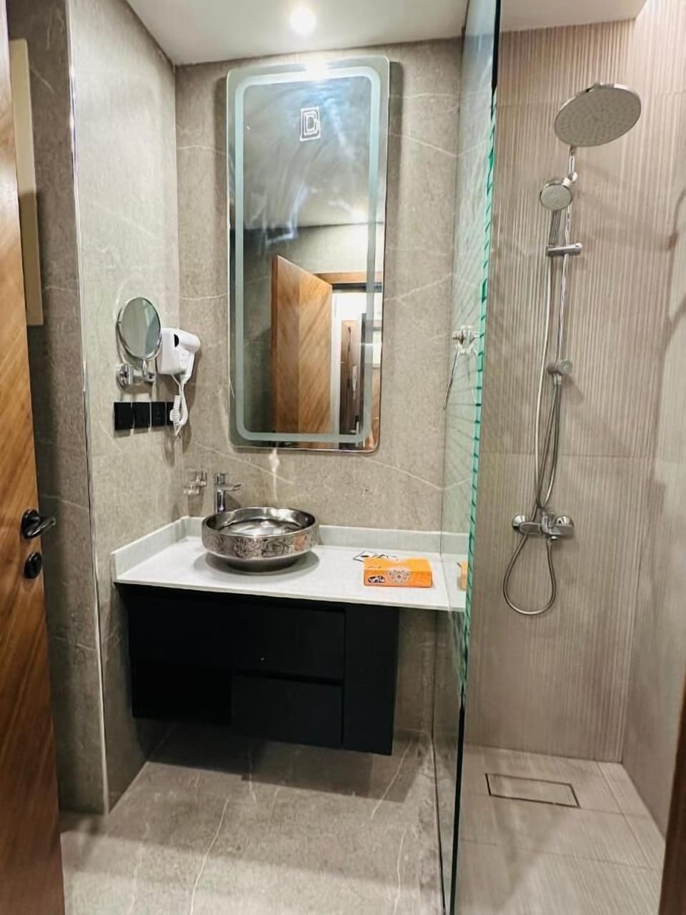Shower, towels, soap, shampoo