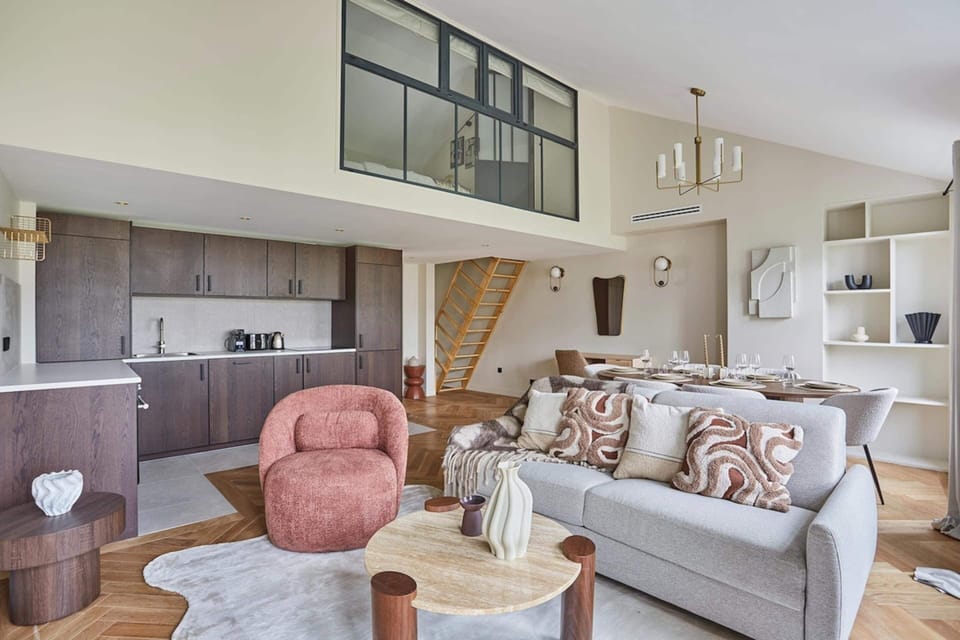 Apartment | Living area | Flat-screen TV