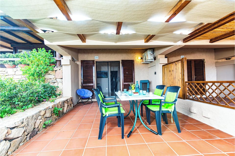 Family Apartment, 1 Bedroom, Microwave (Sandy Bear Guesthouse) | Outdoor dining