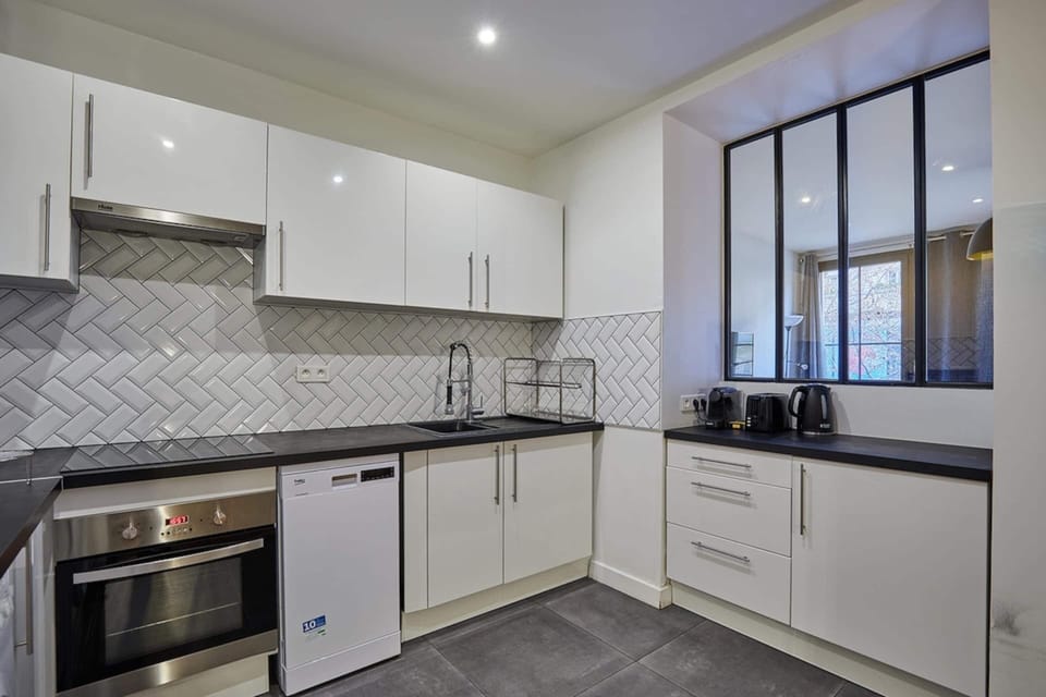 Apartment | Private kitchen | Fridge, microwave, oven, dishwasher