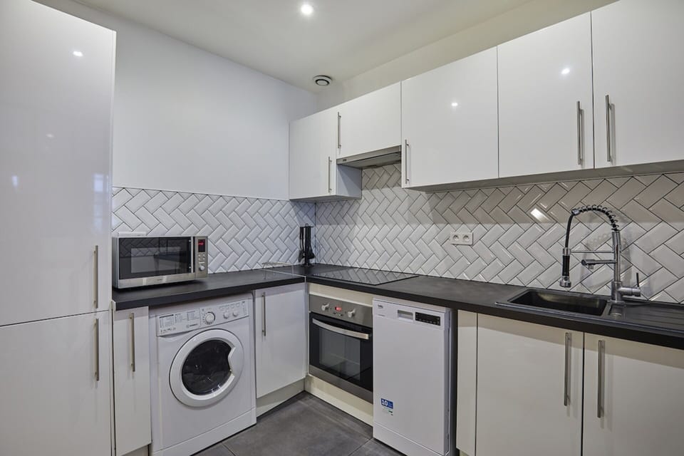 Apartment | Private kitchen | Fridge, microwave, oven, dishwasher