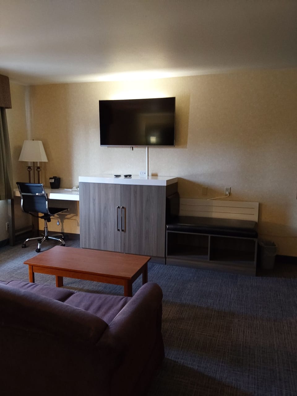 Executive Suite, 1 King Bed, Non Smoking | Desk, iron/ironing board, free WiFi, bed sheets