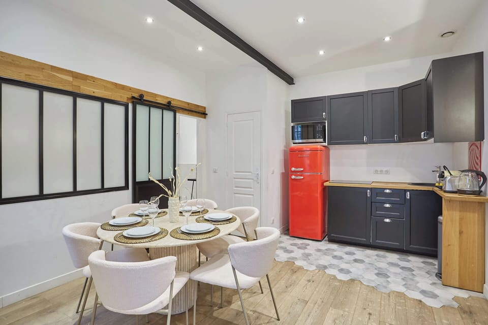 Apartment | Private kitchen | Cleaning supplies
