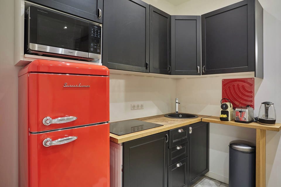 Apartment | Private kitchen | Cleaning supplies