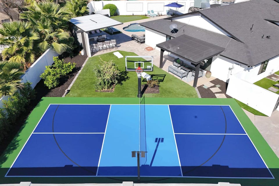 Who doesn't love pickleball and basketball on vacation! Yes we supply balls and paddles. 