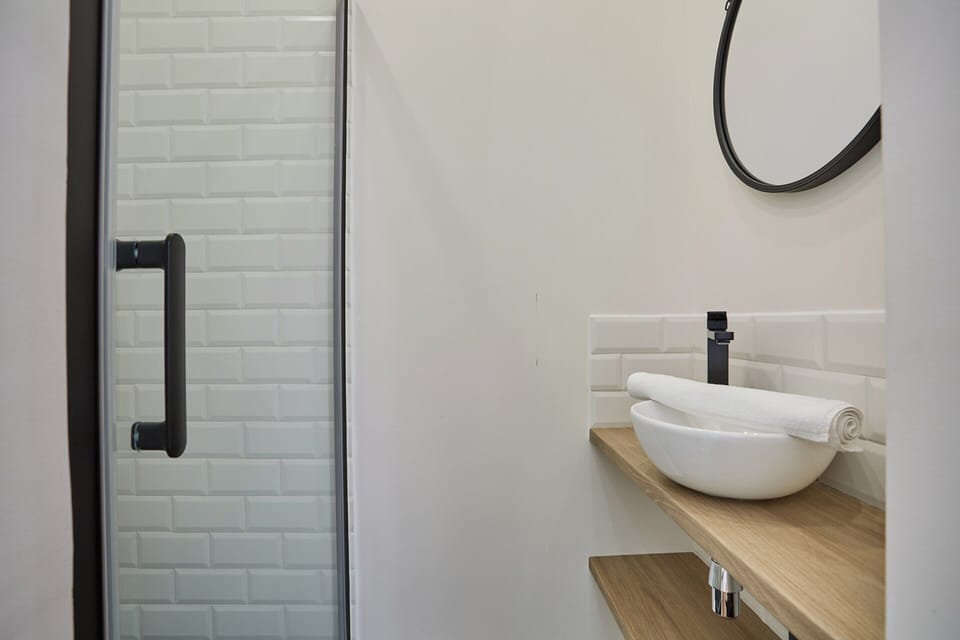 Apartment | Bathroom | Bathtub, hair dryer, towels, soap