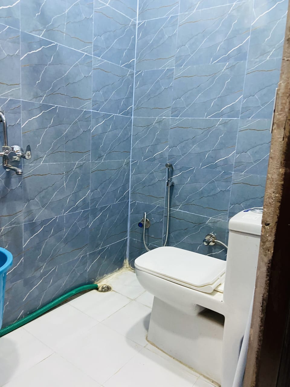 Deluxe Double Room, 1 Bedroom, City View | Bathroom | Shower, free toiletries, hair dryer, towels
