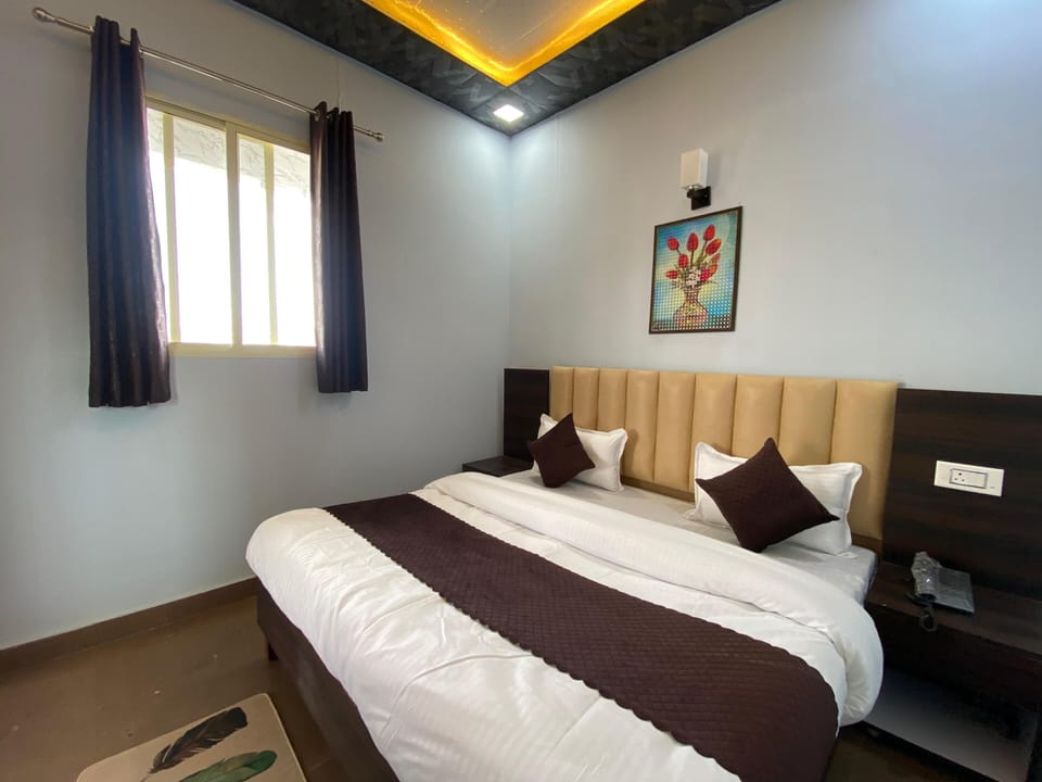 Luxury Double Room, Balcony, Mountain View | Desk, laptop workspace, soundproofing, free WiFi