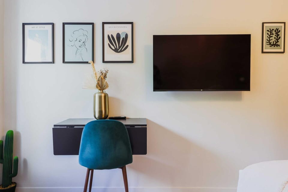 Apartment | 1 bedroom, laptop workspace, iron/ironing board, bed sheets