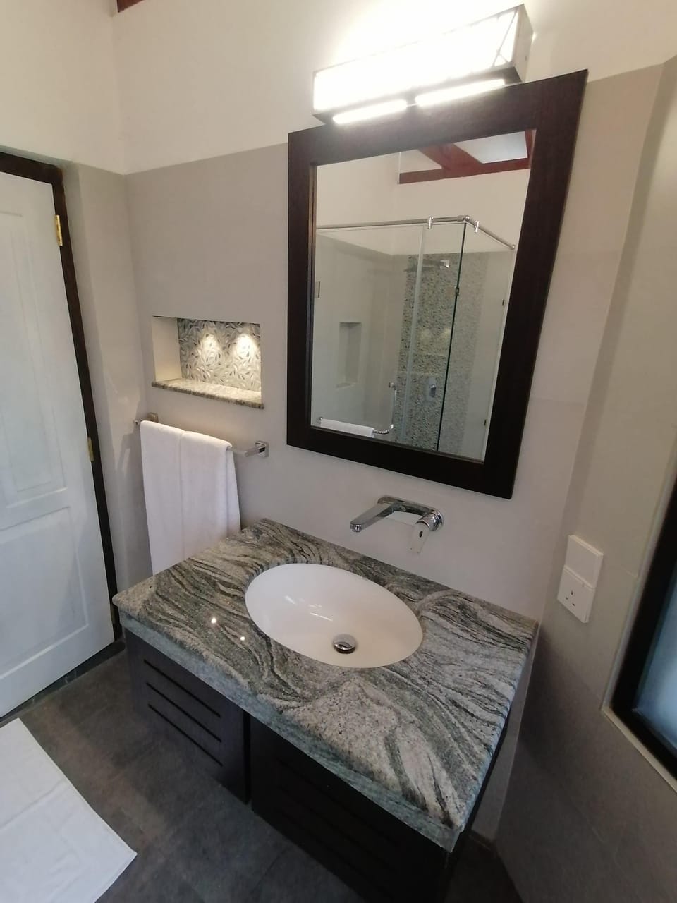 Classic Room, Garden View | Bathroom | Shower, free toiletries, soap, toilet paper