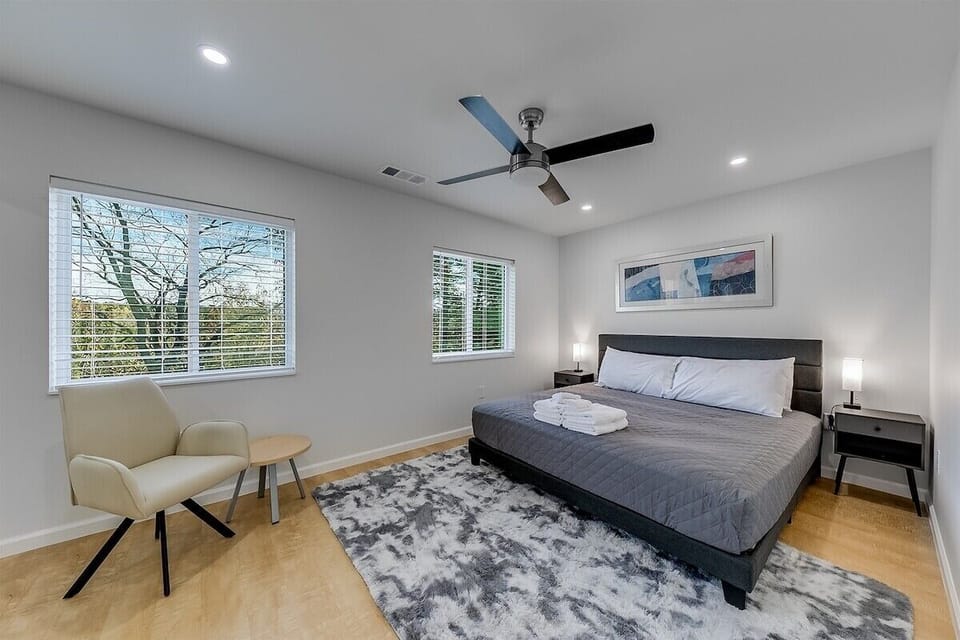 Large  king bedroom with cozy  bedding