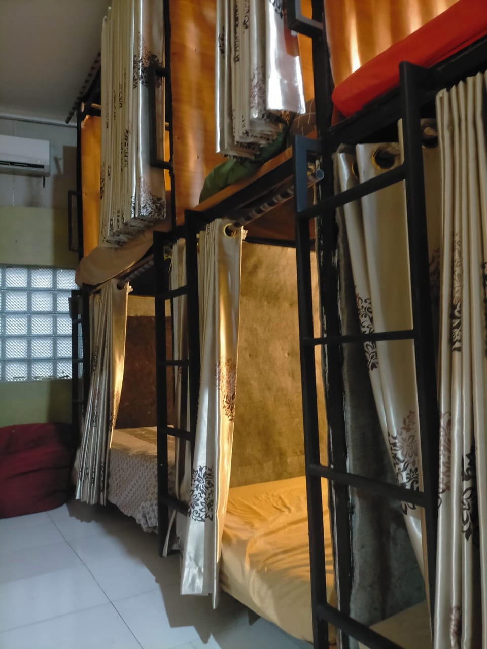 Desk, WiFi (free), bed sheets