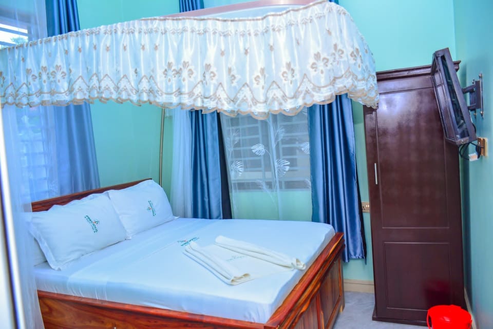 Deluxe Double Room | Desk, laptop workspace, free WiFi
