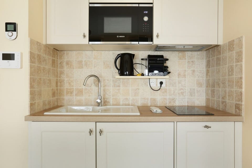 Apartment | Private kitchen | Fridge, microwave, stovetop, dishwasher