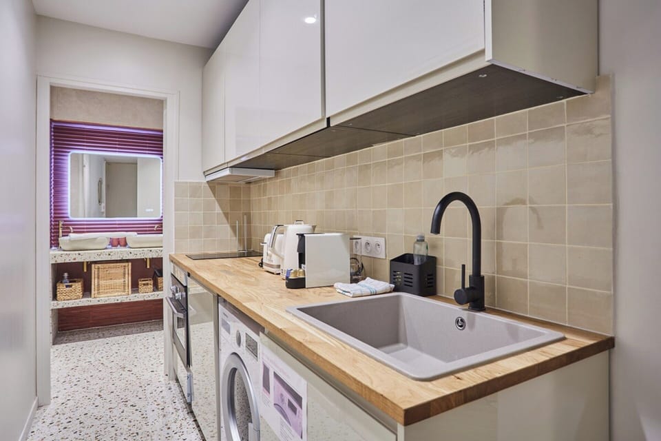Apartment | Private kitchen | Coffee/tea maker, fridge, microwave, oven