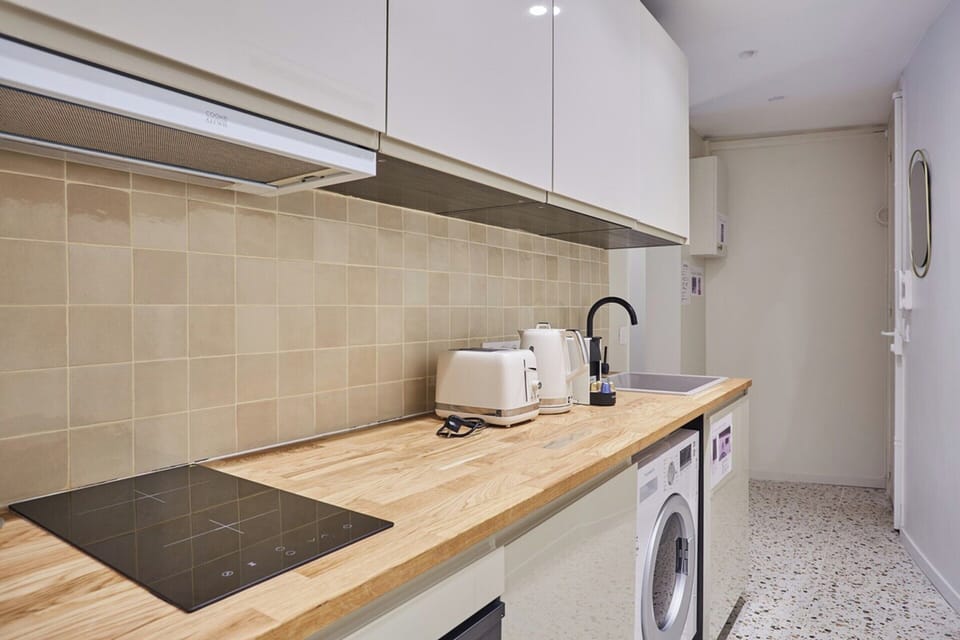 Apartment | Private kitchen | Coffee/tea maker, fridge, microwave, oven