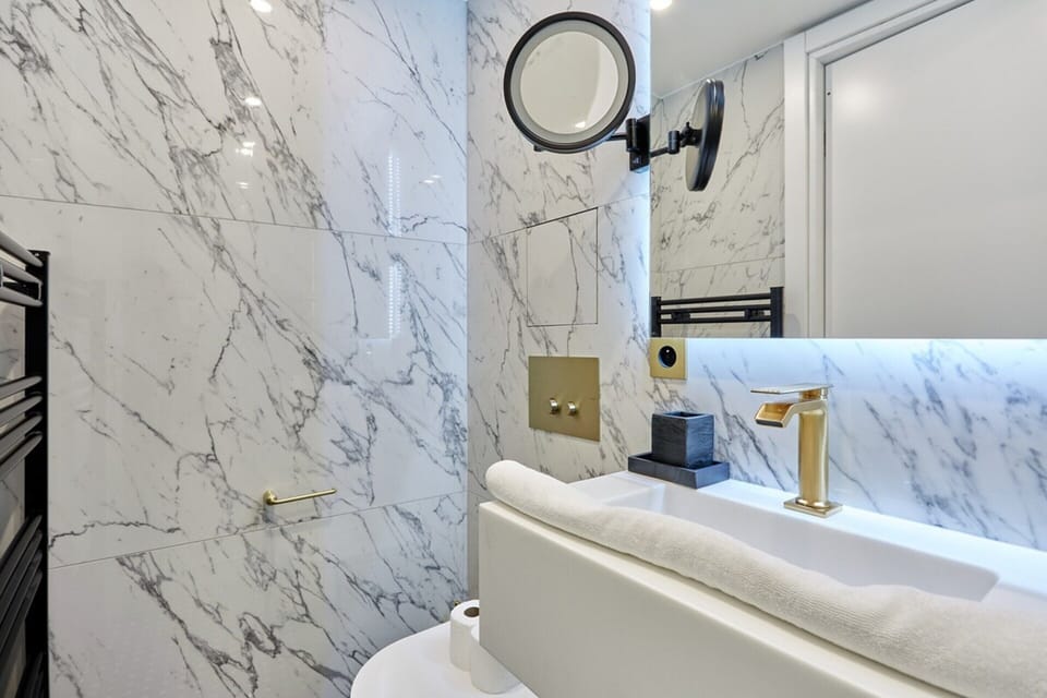 Apartment | Bathroom | Hair dryer, soap