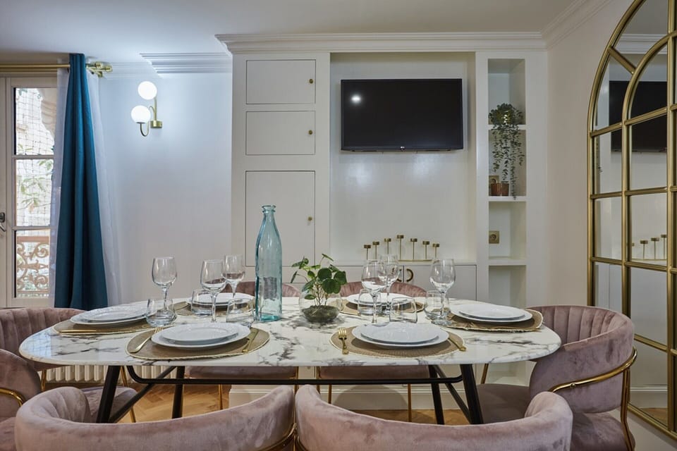 Apartment | Dining