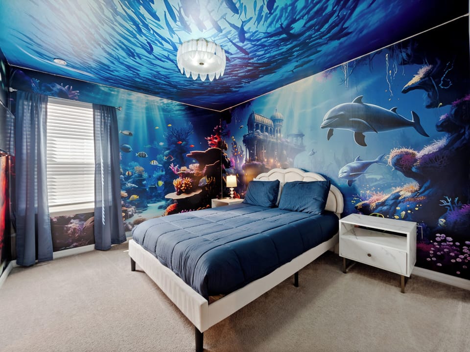 Bedroom 5 Upstairs Queen Bed Ensuite Bathroom Walk in Shower Sleeps 2
