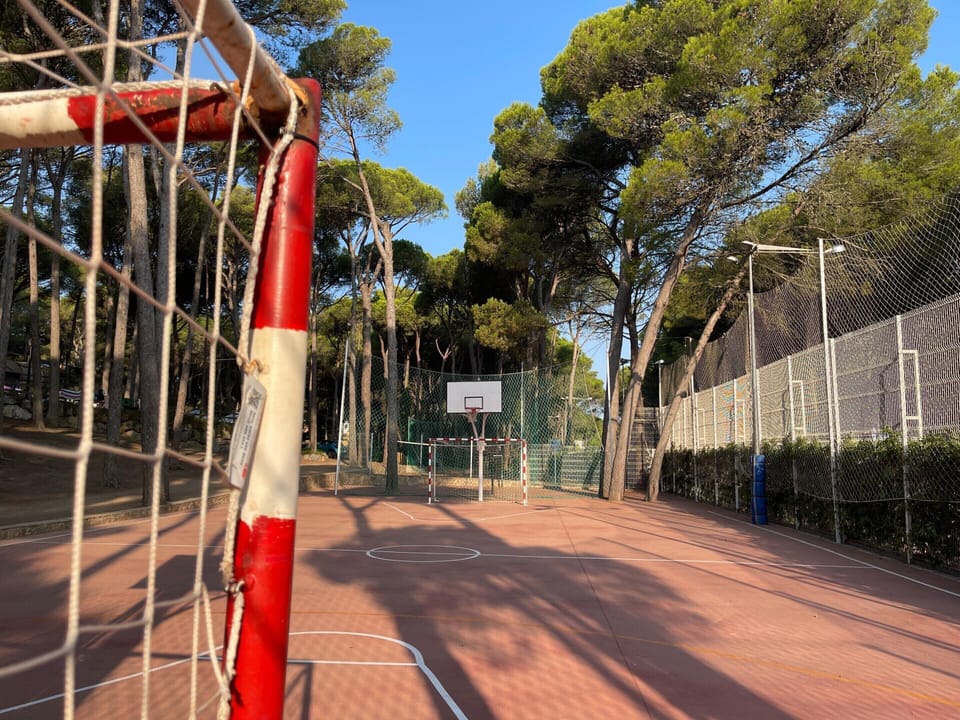 Bungalow | Sport court