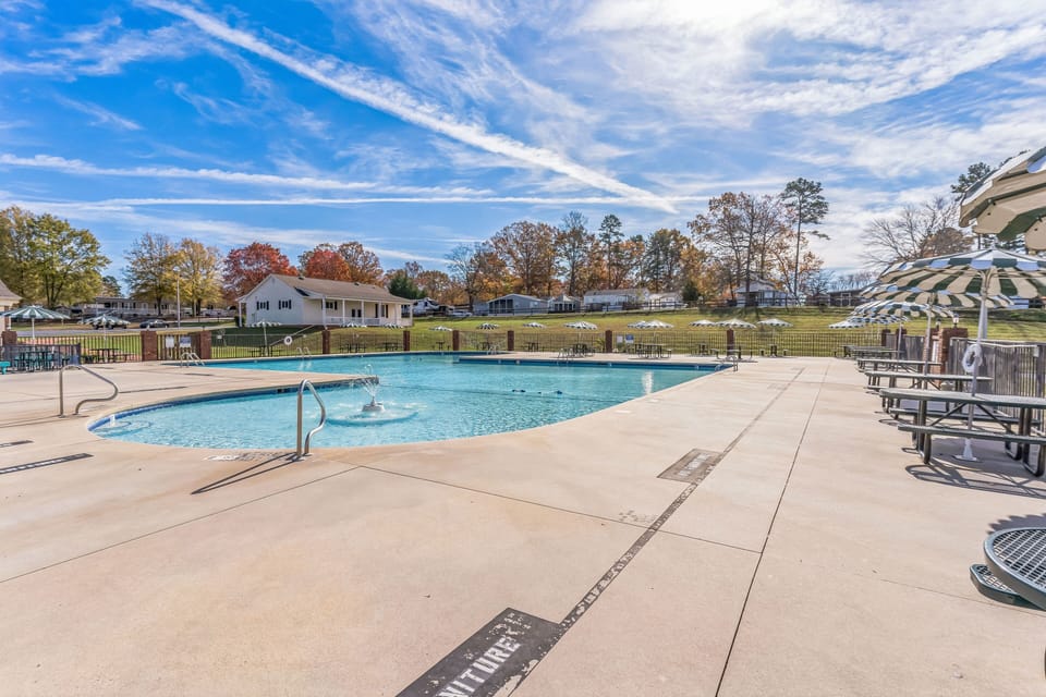 House, 2 Bedrooms | Pool | Outdoor pool