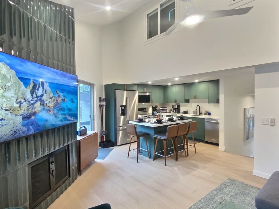 Condo, 2 Bedrooms | Private kitchen | Fridge, oven, coffee/tea maker, electric kettle