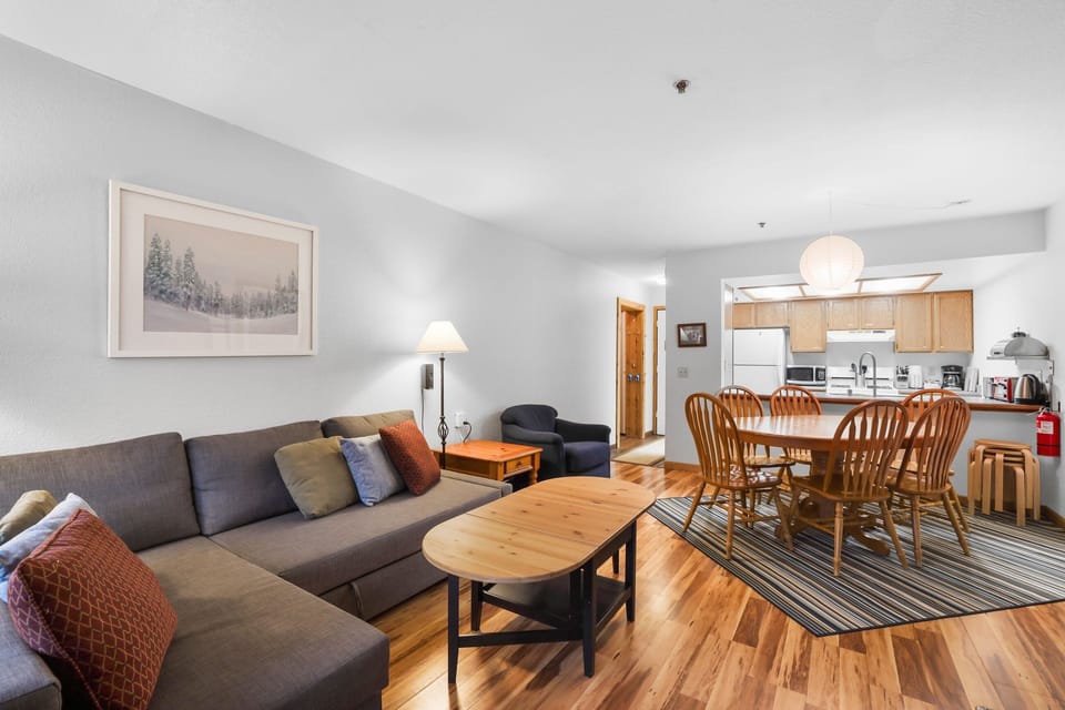 Condo, 2 Bedrooms | Living area