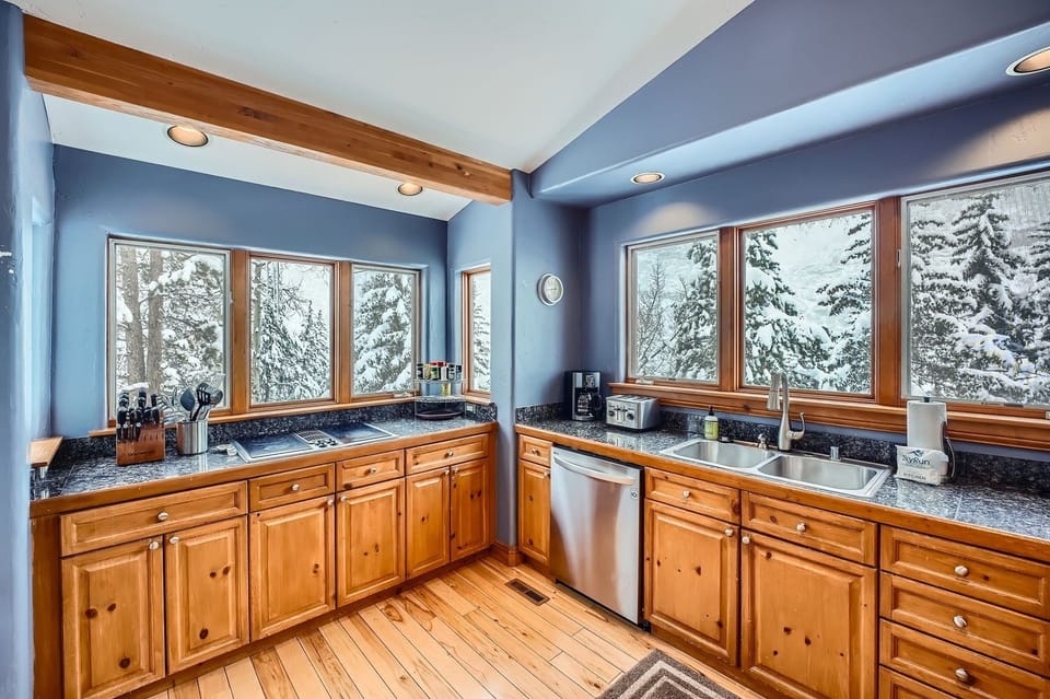 House, 3 Bedrooms | Private kitchen | Fridge, oven, coffee/tea maker, toaster