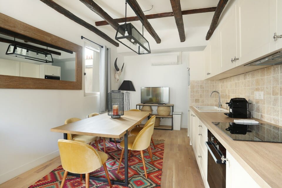 Apartment | Private kitchen | Fridge, microwave, oven, stovetop