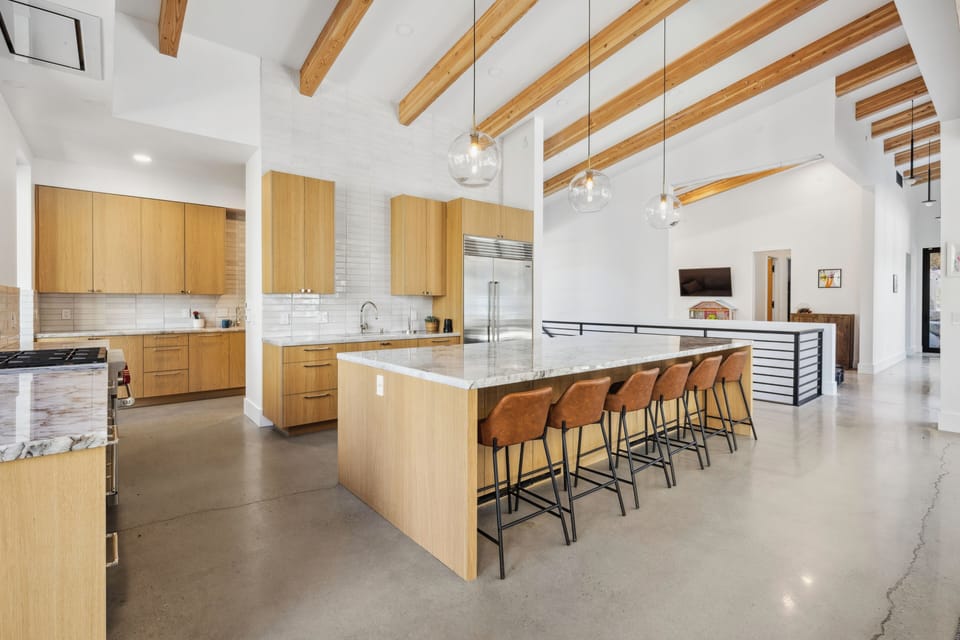 Kitchen with walk-in pantry and counter seating