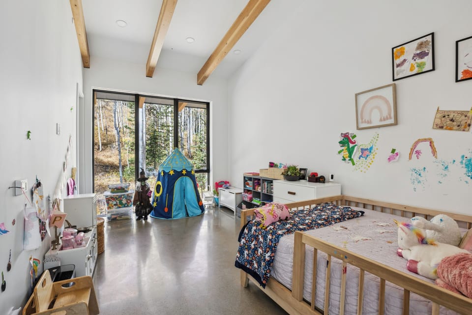 Upstairs Bedroom with Queen and Ful over Full Bunk (new pictures