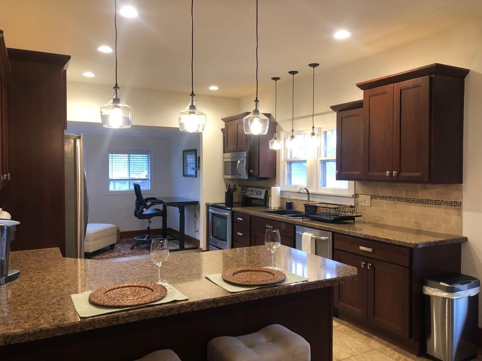 Kitchen and peninsula