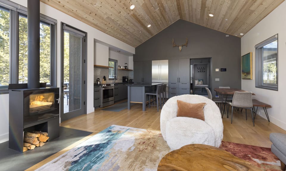 Lake Cabin 4 living2