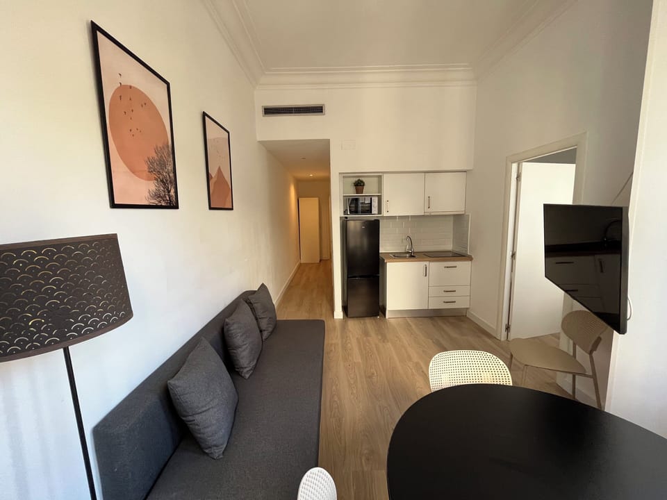 Apartment, 3 Bedrooms | Private kitchen | Stovetop, coffee/tea maker, cookware/dishes/utensils