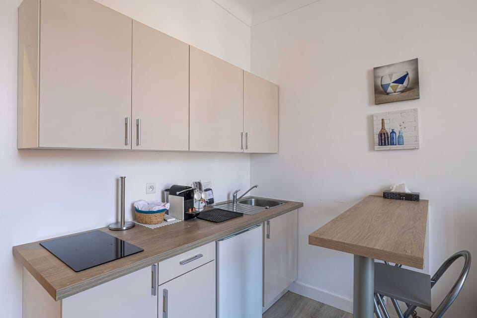 Apartment | Private kitchen | Fridge, microwave, oven, stovetop
