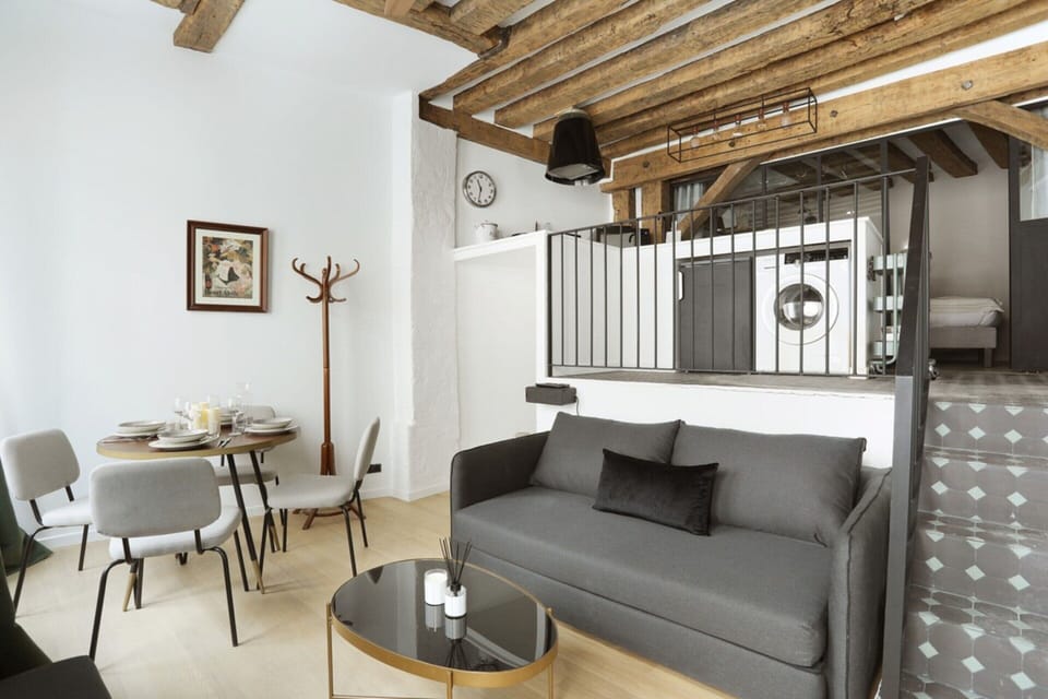 Apartment | Living area | Flat-screen TV