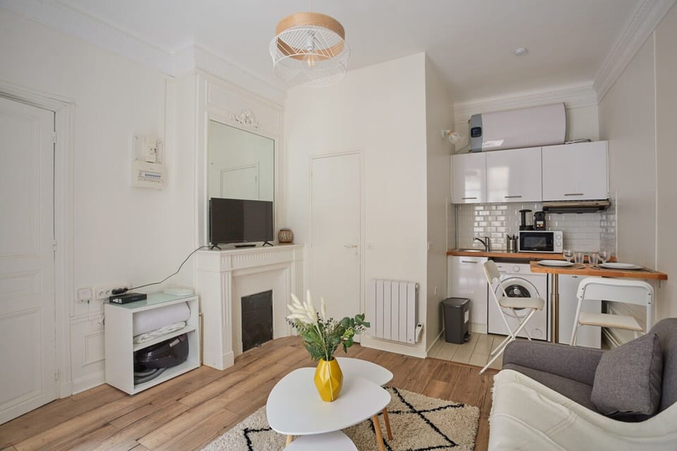House | Living area | Flat-screen TV
