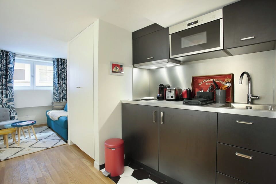 Apartment | Private kitchen | Cleaning supplies