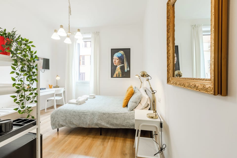 KING ROOM | Premium bedding, pillowtop beds, in-room safe, individually decorated