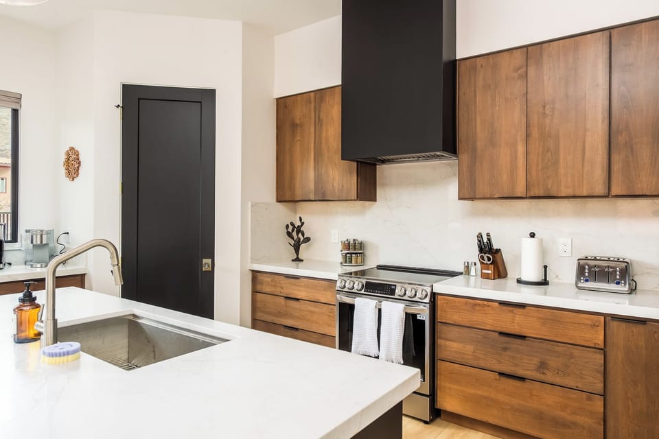 Fully equipped eat in kitchen