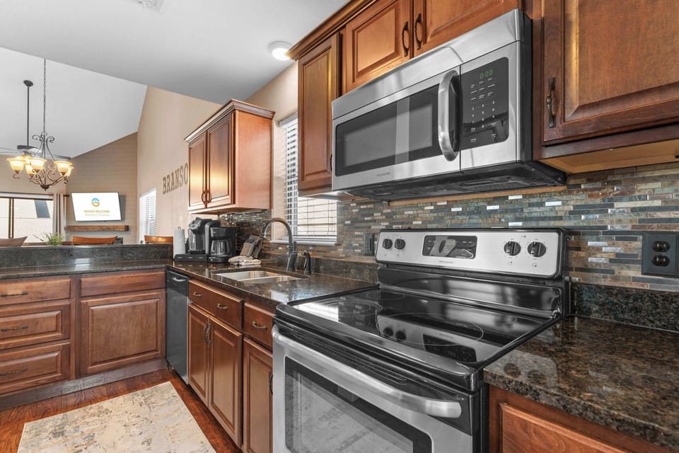 Condo, Multiple Beds, Fireplace (Branson Blessing) | Private kitchen | Fridge, microwave, oven, stovetop
