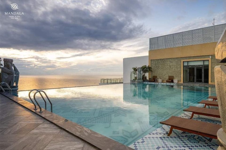 Rooftop pool