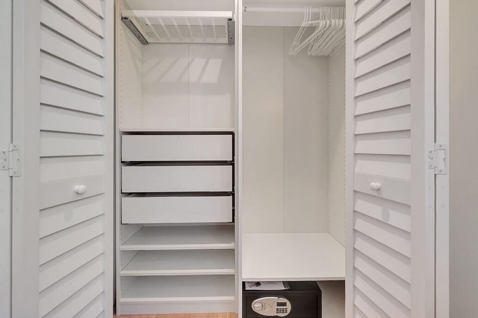 Master Bedroom Closet