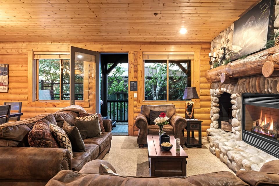 Condo (2 Bedrooms) | Living room | 32-inch TV with satellite channels, DVD player