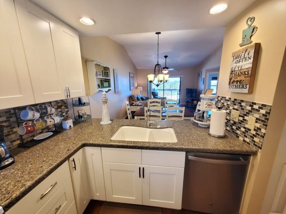 Condo, Multiple Beds, Balcony, Garden View (Ocean Village Club I35) | Private kitchen | Fridge, microwave, oven, stovetop
