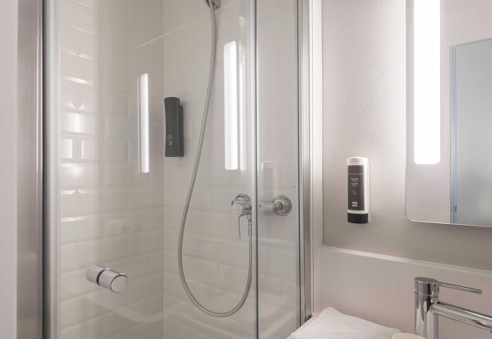 Shower, towels
