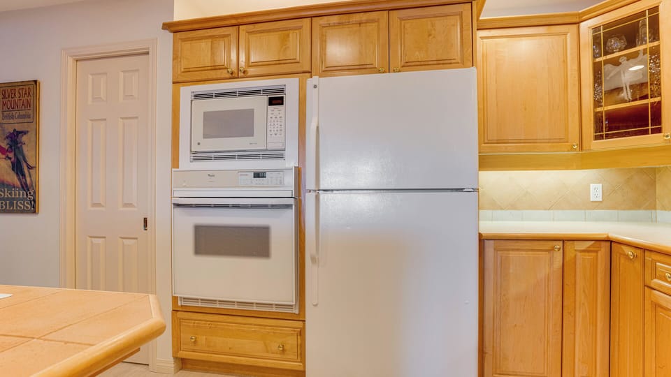 Kitchen Fridge, Oven & Microwave 