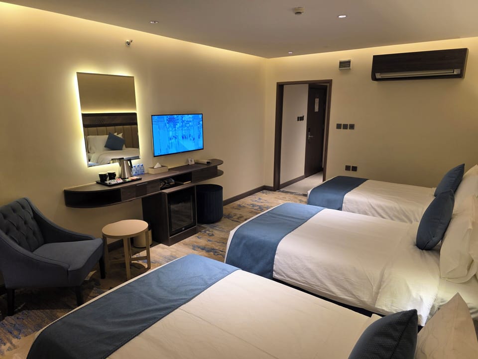 Standard Triple Room, 3 Twin Beds | Minibar, WiFi (free), bed sheets
