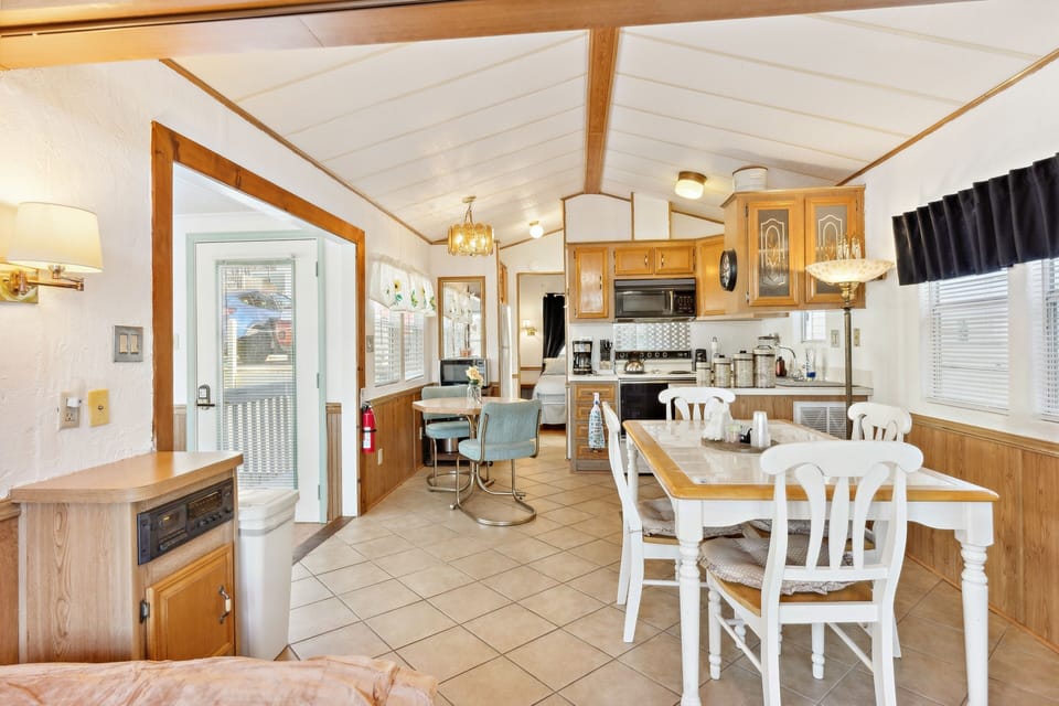 Indoors, Dining Room, Dining Table, Furniture, Table