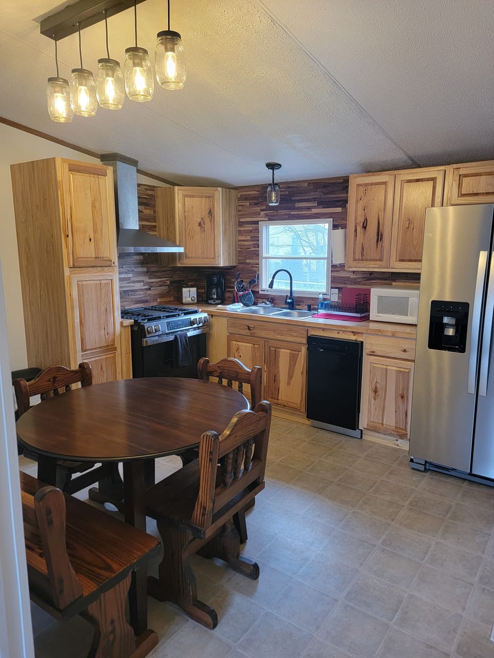 Dishwasher microwave, full size refrigerator wet ice maker paper towels